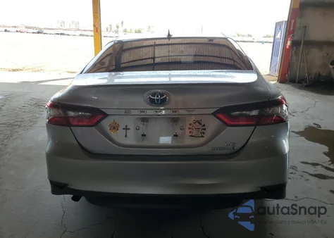 2021 Toyota Camry Le z USA, uszkodzony, nr VIN 4T1C31AK5MU554381